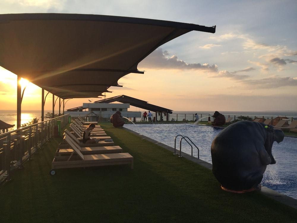 Sulis Beach Hotel & Spa Кута Екстериор снимка