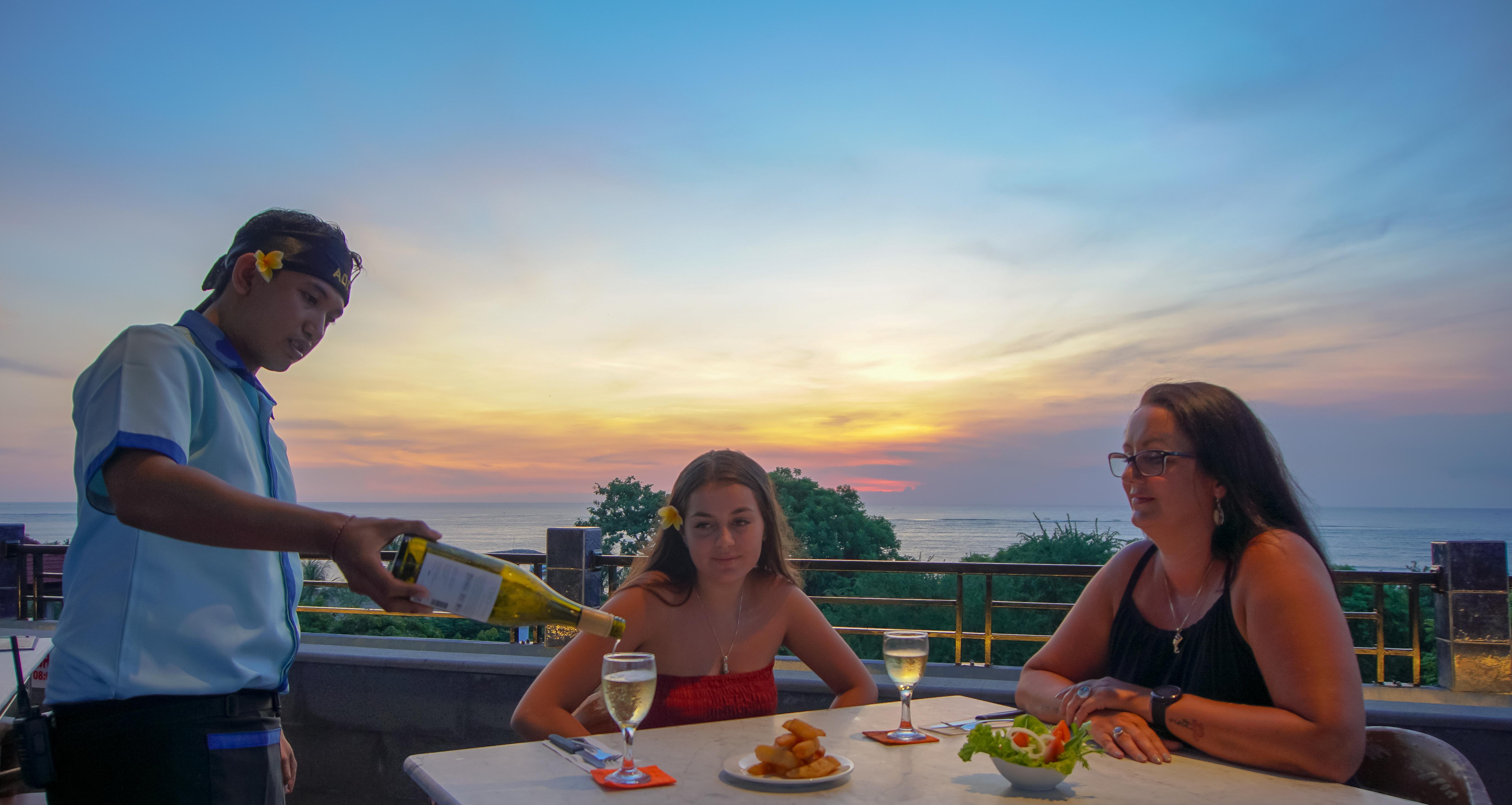 Sulis Beach Hotel & Spa Кута Екстериор снимка
